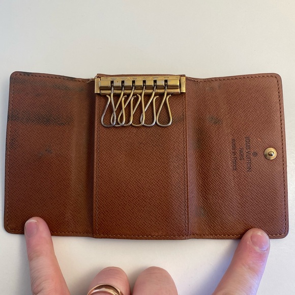SOLD  Louis Vuitton Monogram 6 Key Holder - Picture 3 of 8